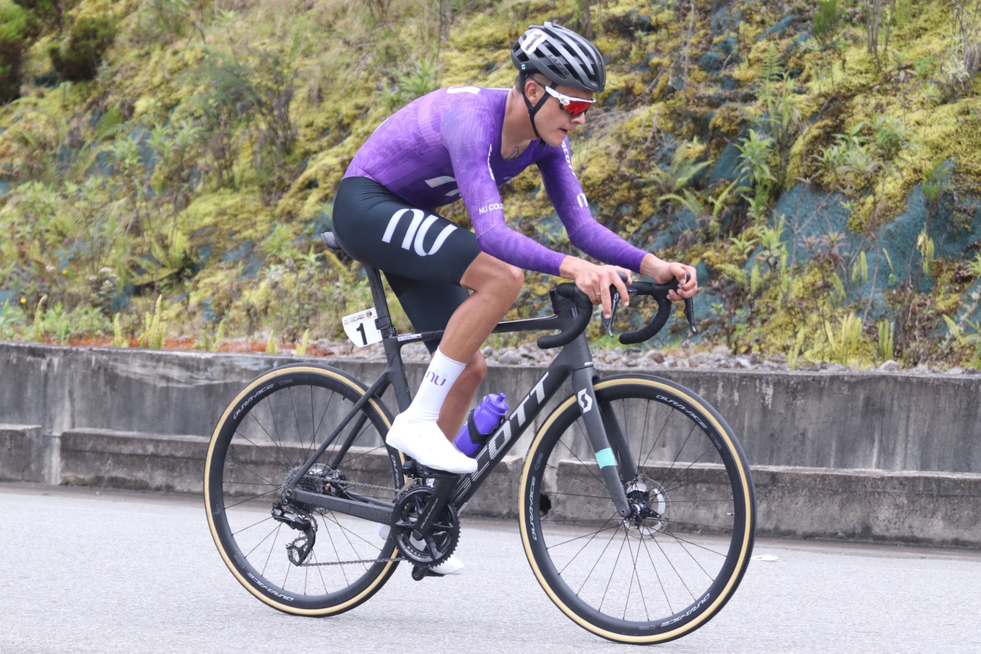 Rodrigo Contreras, Líder de la Vuelta A Colombia