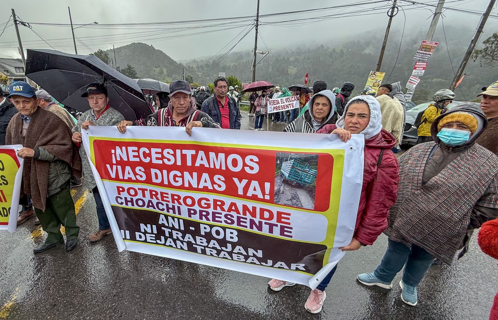 Protesta de Residentes de la Calera por el Pésimo Estado de Las Vías.