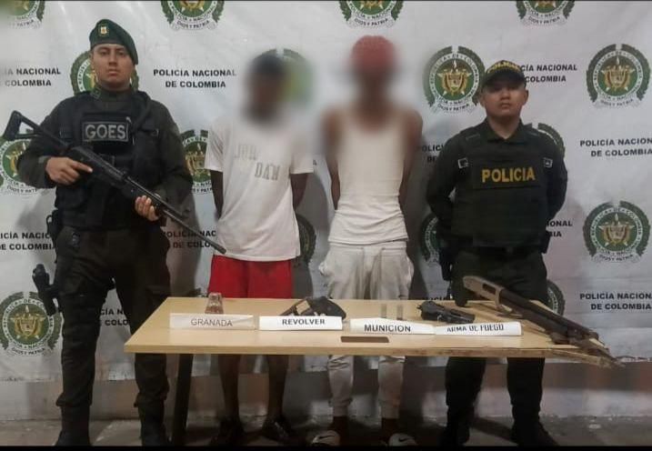 Los dos presuntos ladrones. Su captura ocurrió, tras el acto de heroismo del policía.