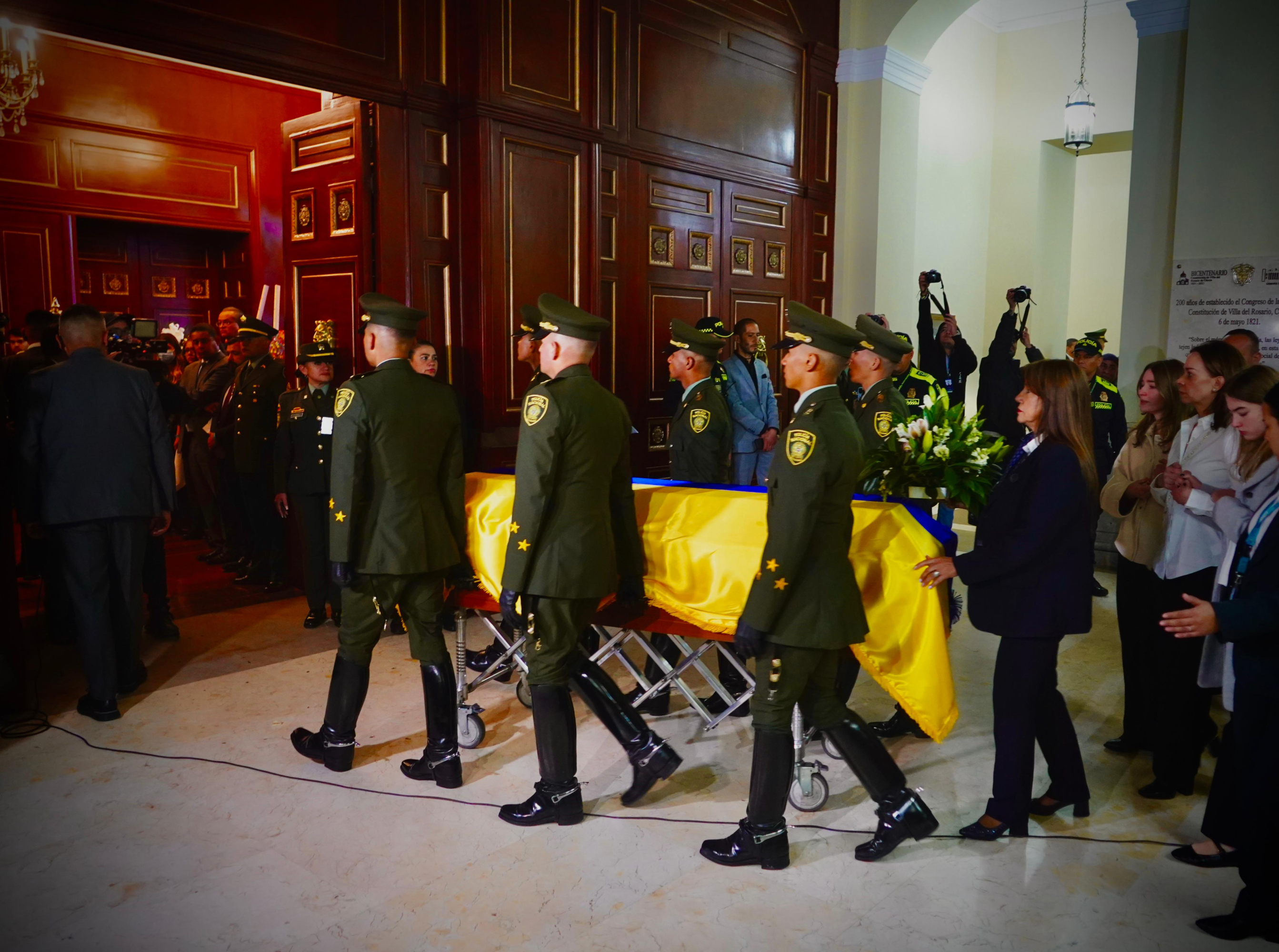 Así fue la entrada del cuerpo de miguel uribe