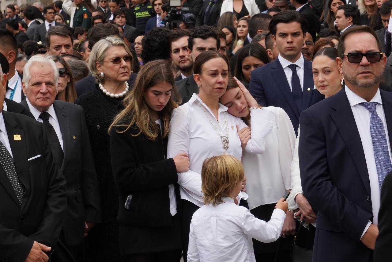 María Claudia Tarazona y Sus Hijos
