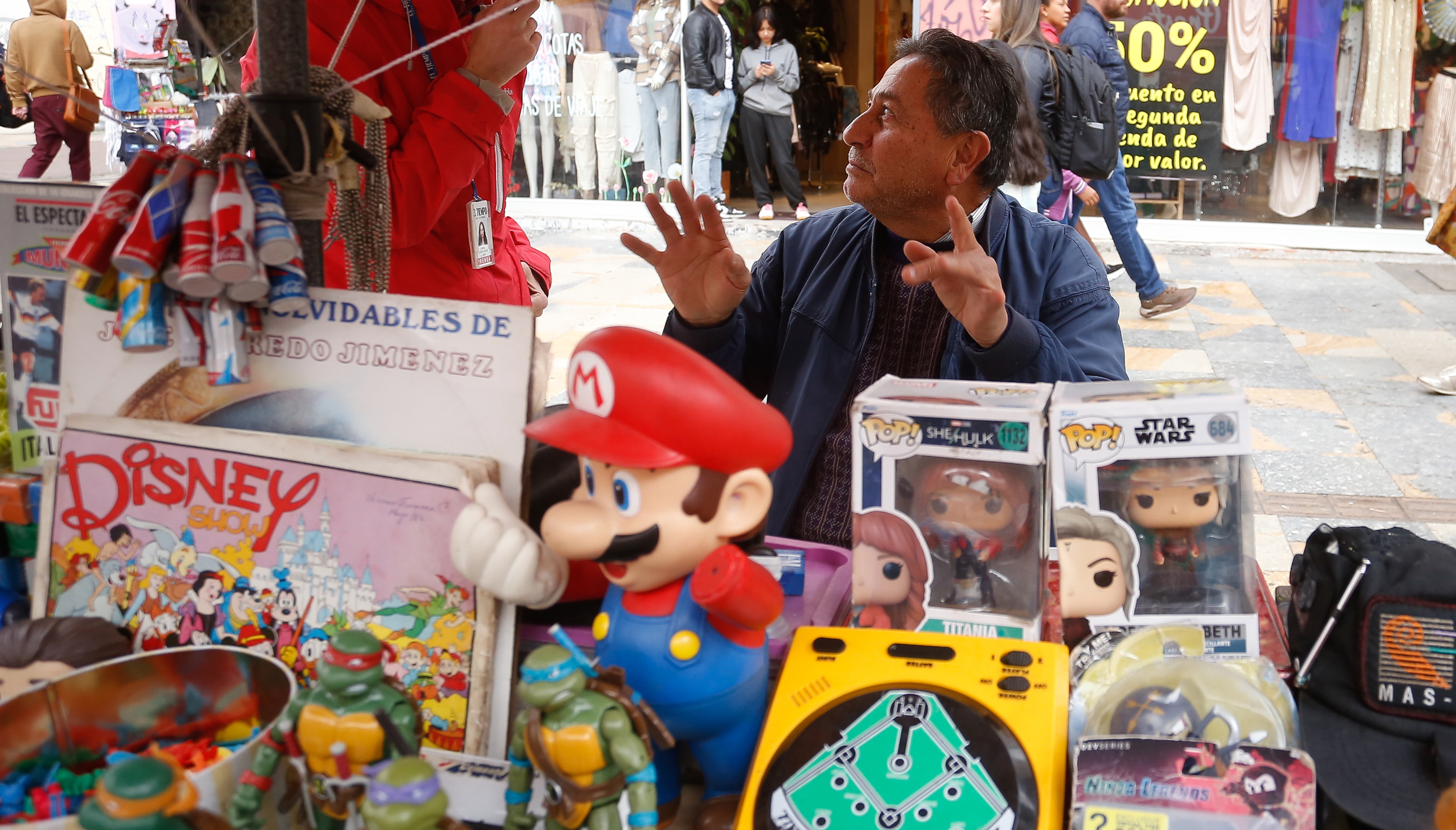 Vendedor ambulante de la Carrera Séptima de Bogotá.