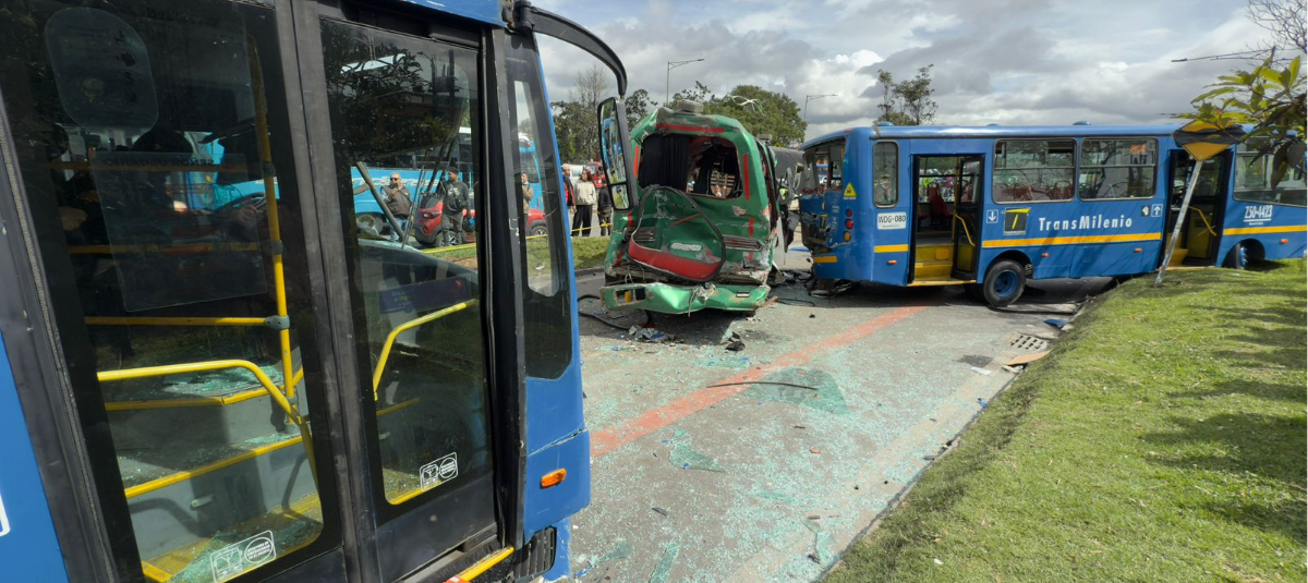Accidente entre buses en Bogotá.