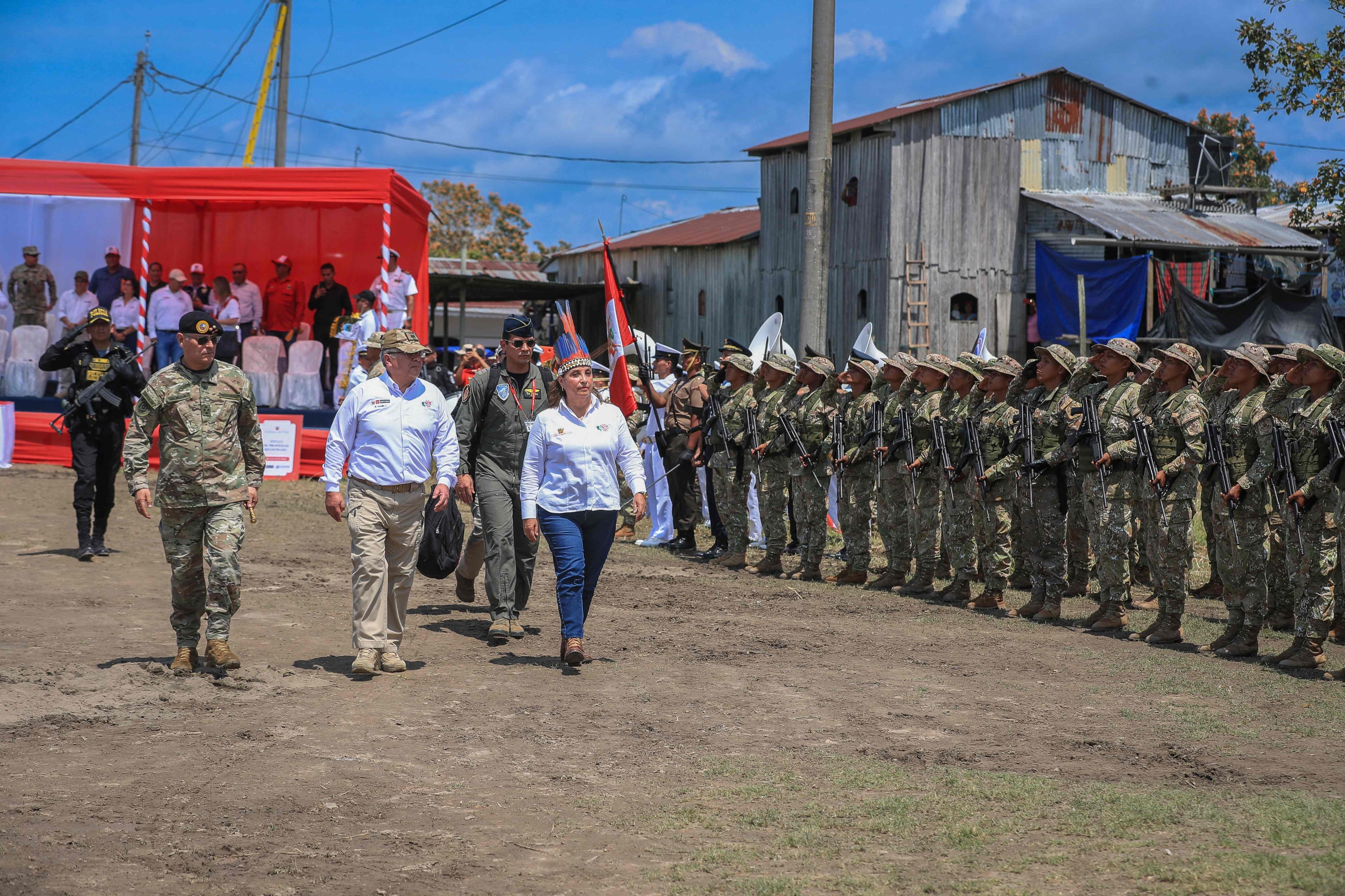 Inmitten des Grenzstreits mit Kolumbien besuchte die peruanische Präsidentin Dina Boluarte diesen Freitag die Insel Santa Rosa.