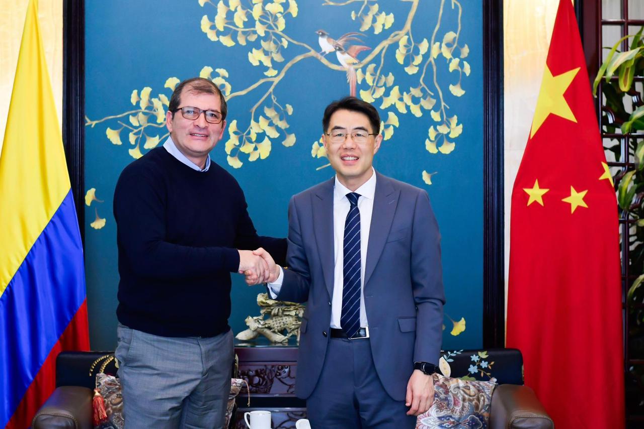 Embajador Zhu Jingyang se reunió con el Presiedente de la Agencia Nacional de Infraestructura de Colombia(ANI), Óscar Torres.