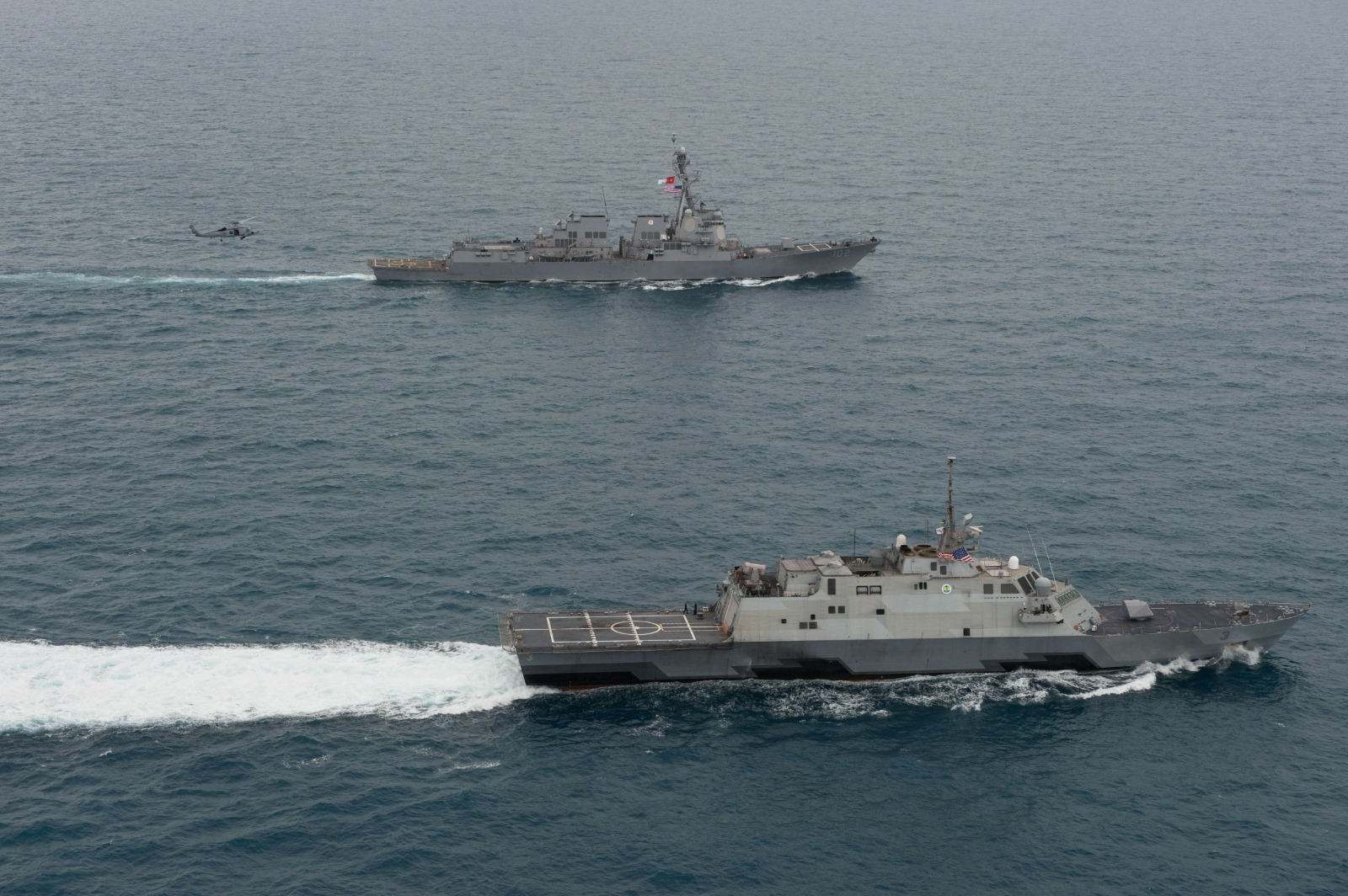 Estados Unidos: USS Sampson y MH-60R Sea Hawk
