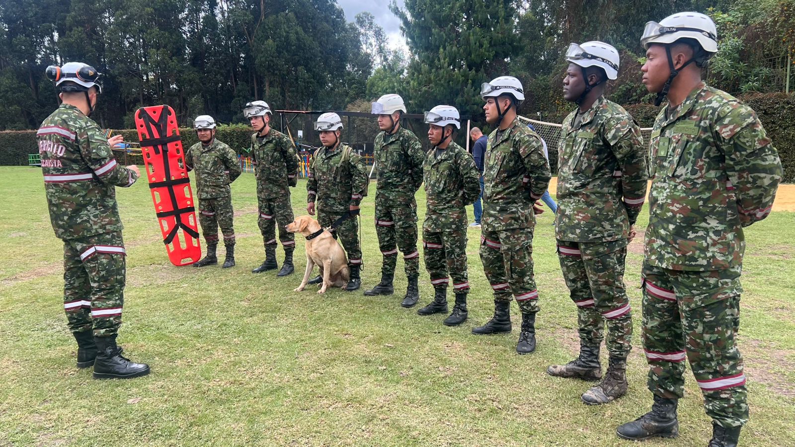 Equipo de búsqueda.