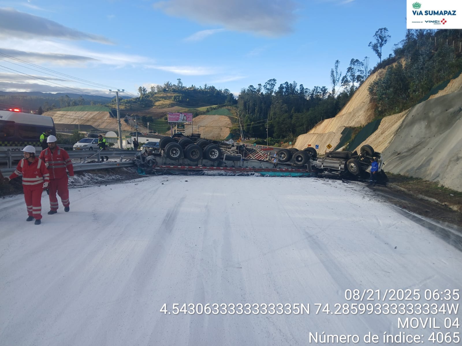 Accidente ent -dos tractocamiones en el municipio de chusacá