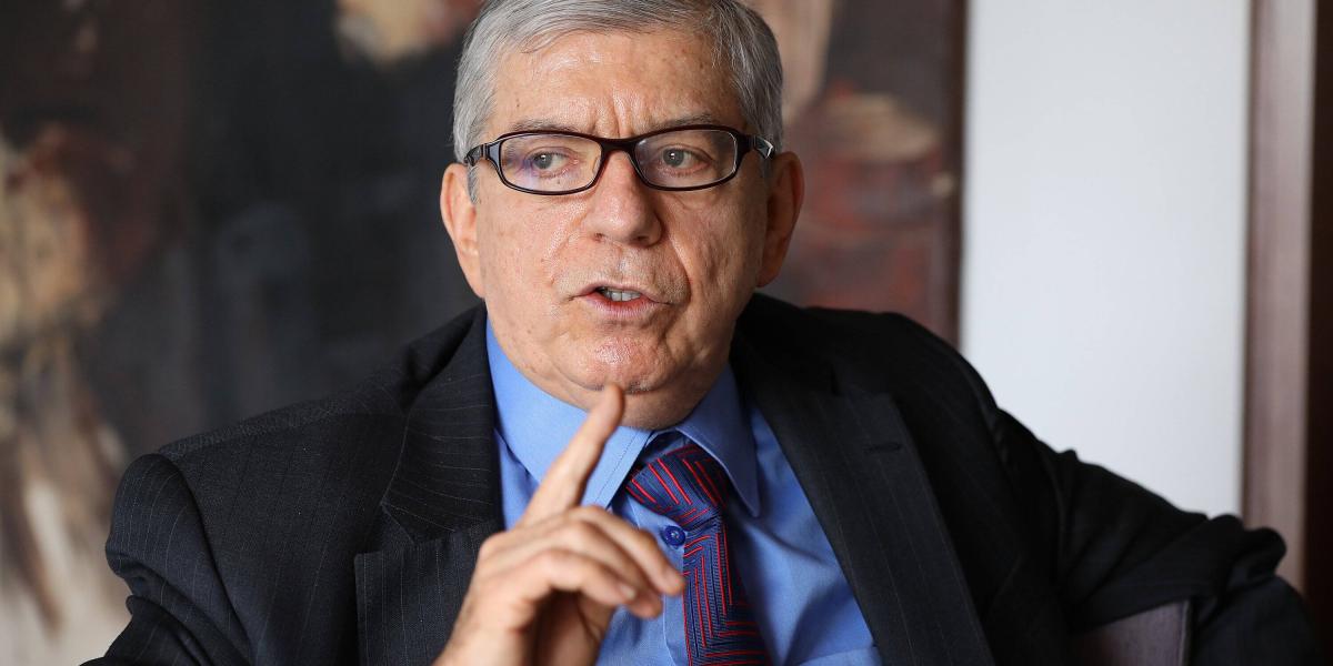 Eski Başkan César Gaviria.