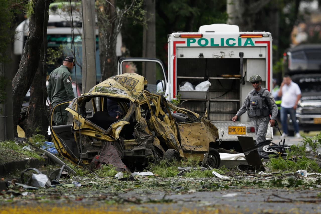 Cali hava üssüne saldırın.