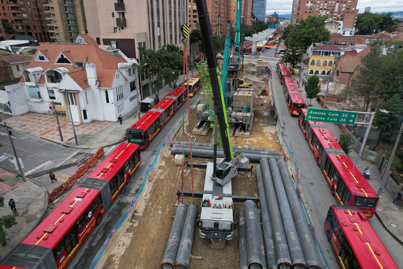 Fuerte Trancón por Las Troncales de Transmilenio Debido A Un Bus Varado en La Caracas Con Calle 72, Fotos en La Caracas Con Calle 34