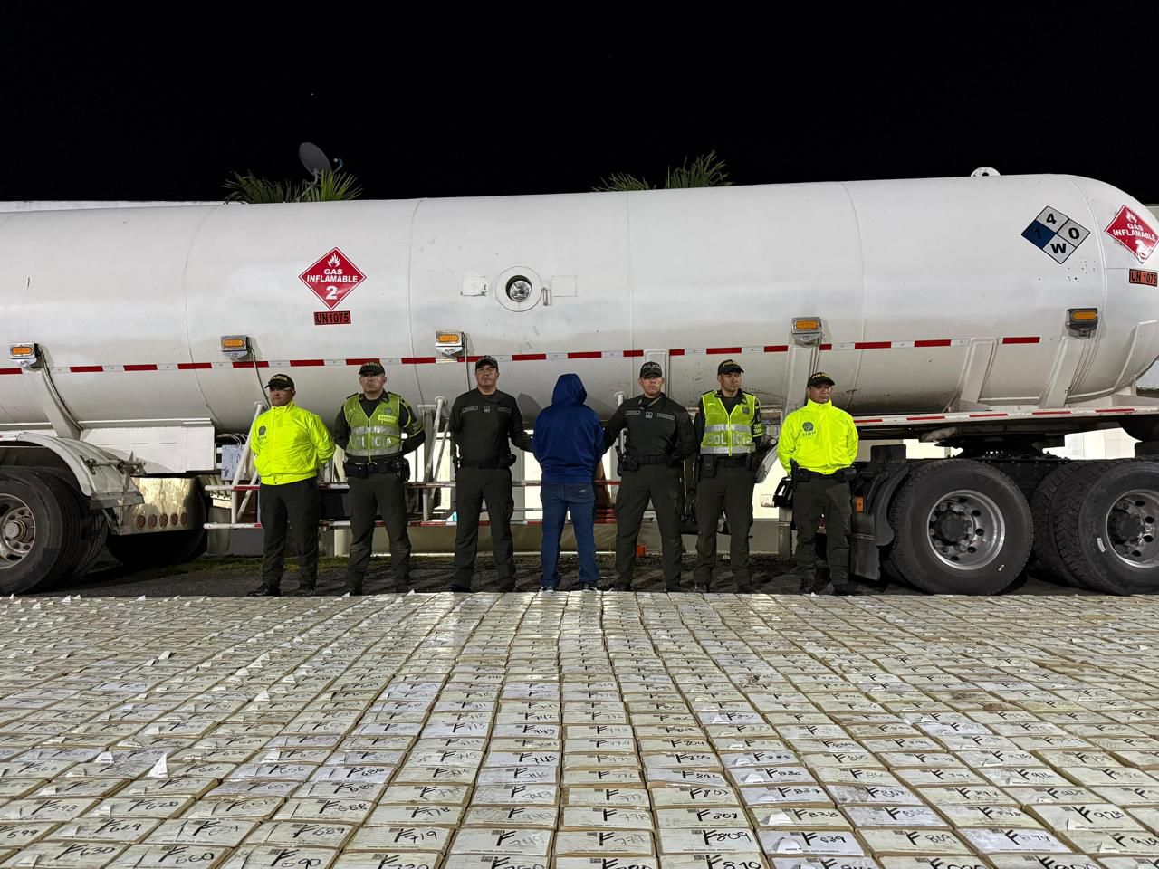 El Vehículo en le que se movilizaba el Cargamento.