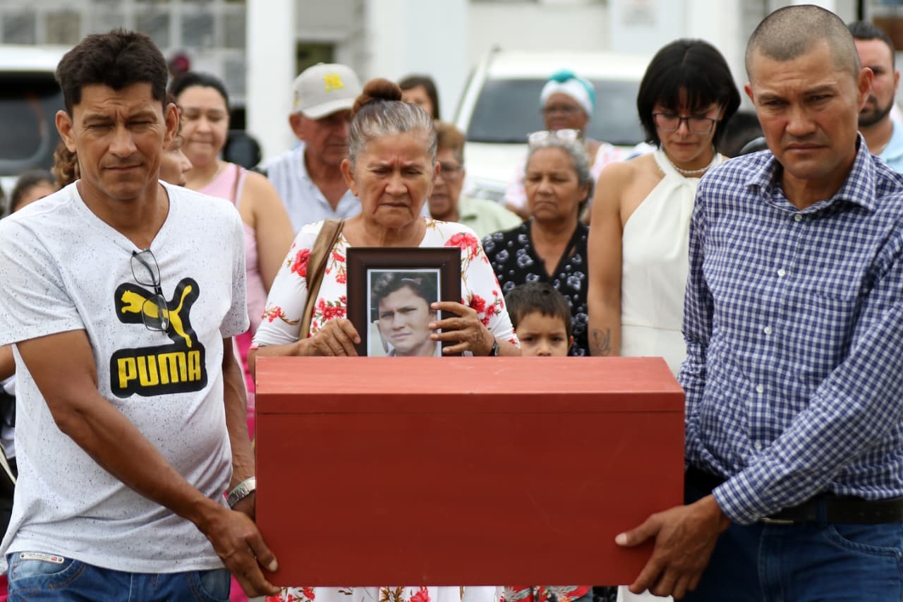 El Cuerpo de Wilson Lozada Borrero Fue El Primero de Un desaparecido en un área que rinde homeneze a la memoria por es la serie de millas de víctimas del país.