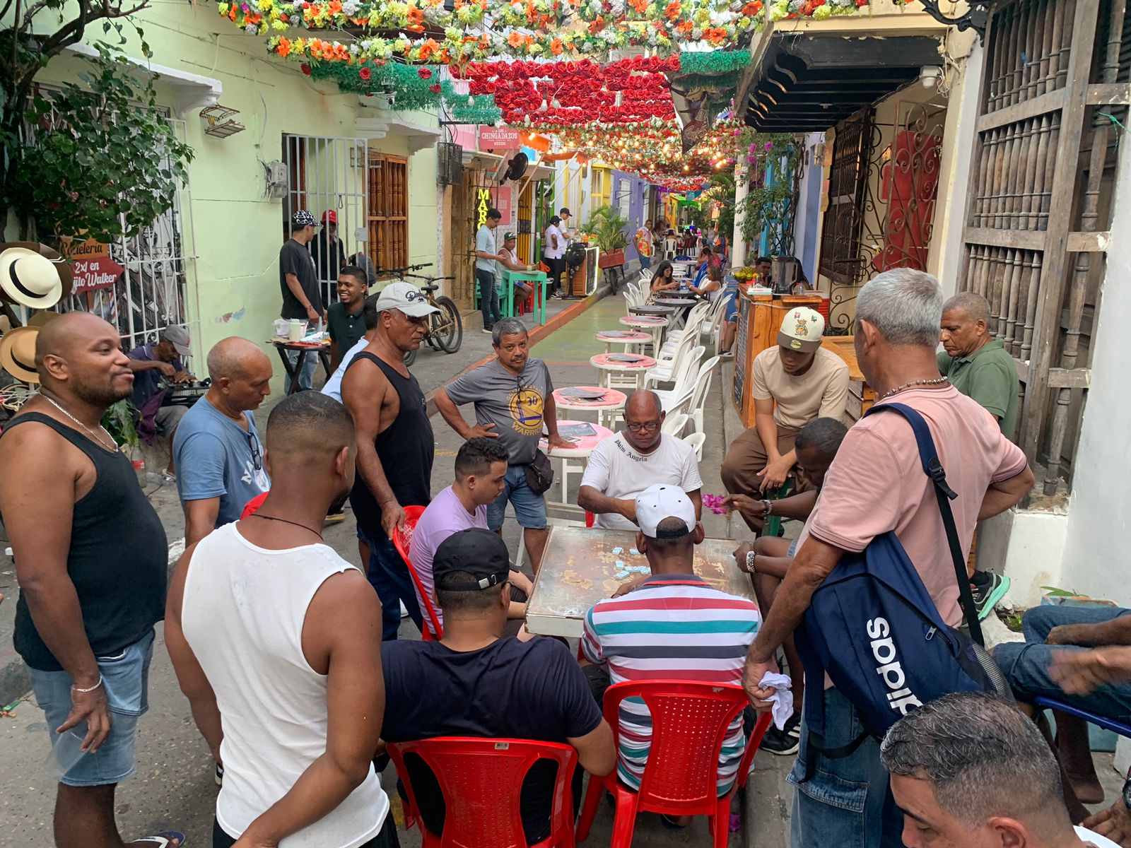 Kamu Gücü 1.200'den fazla üyesi, 44 ülkeden delegasyonların katıldığı Dünya Göç Forumu için Riohacha'daki güvenliği güçlendiriyor