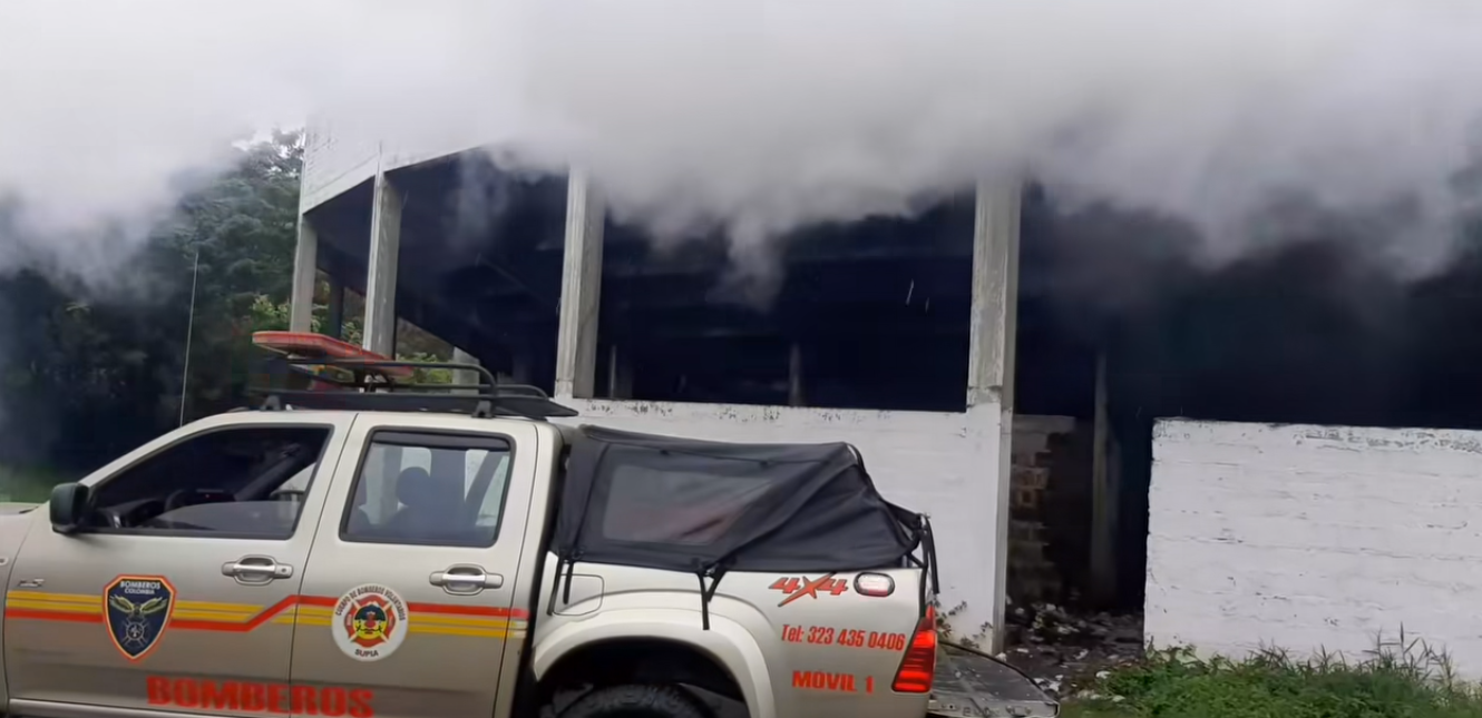 Incendio Con Amplia Columna de Humo se presente en la Antigua Plaza de Toros de Supía, en Caldas.