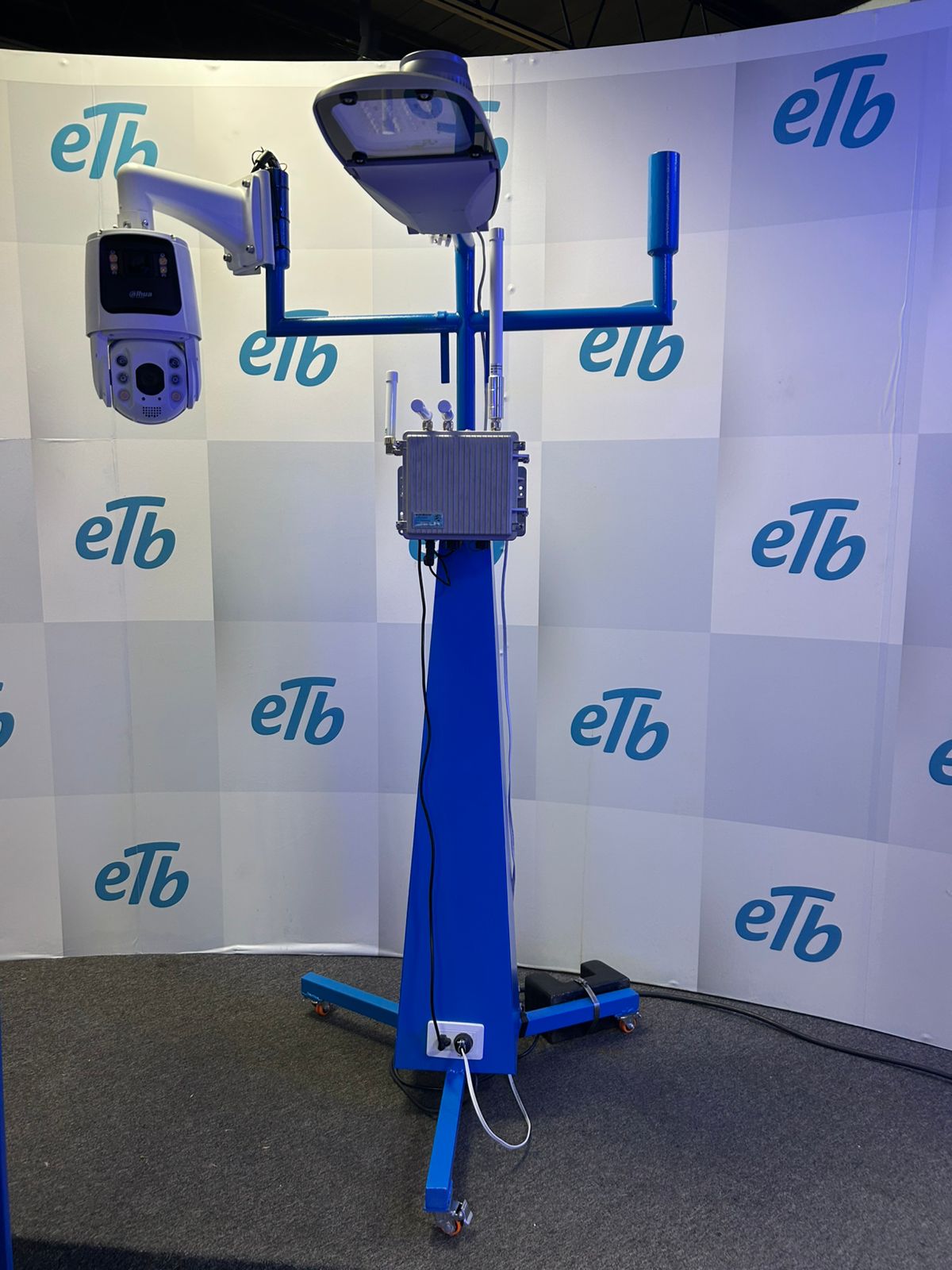 Propuesta de postes con dispositivos inteligentes para la ciudad