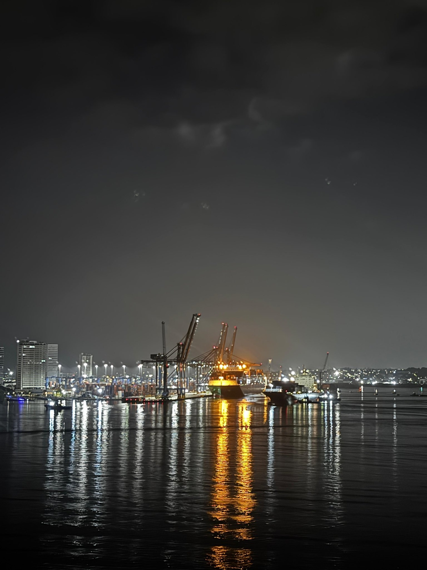 Muelle de Cartagena Recibe El Primer Tren del Metro de Bogotá.