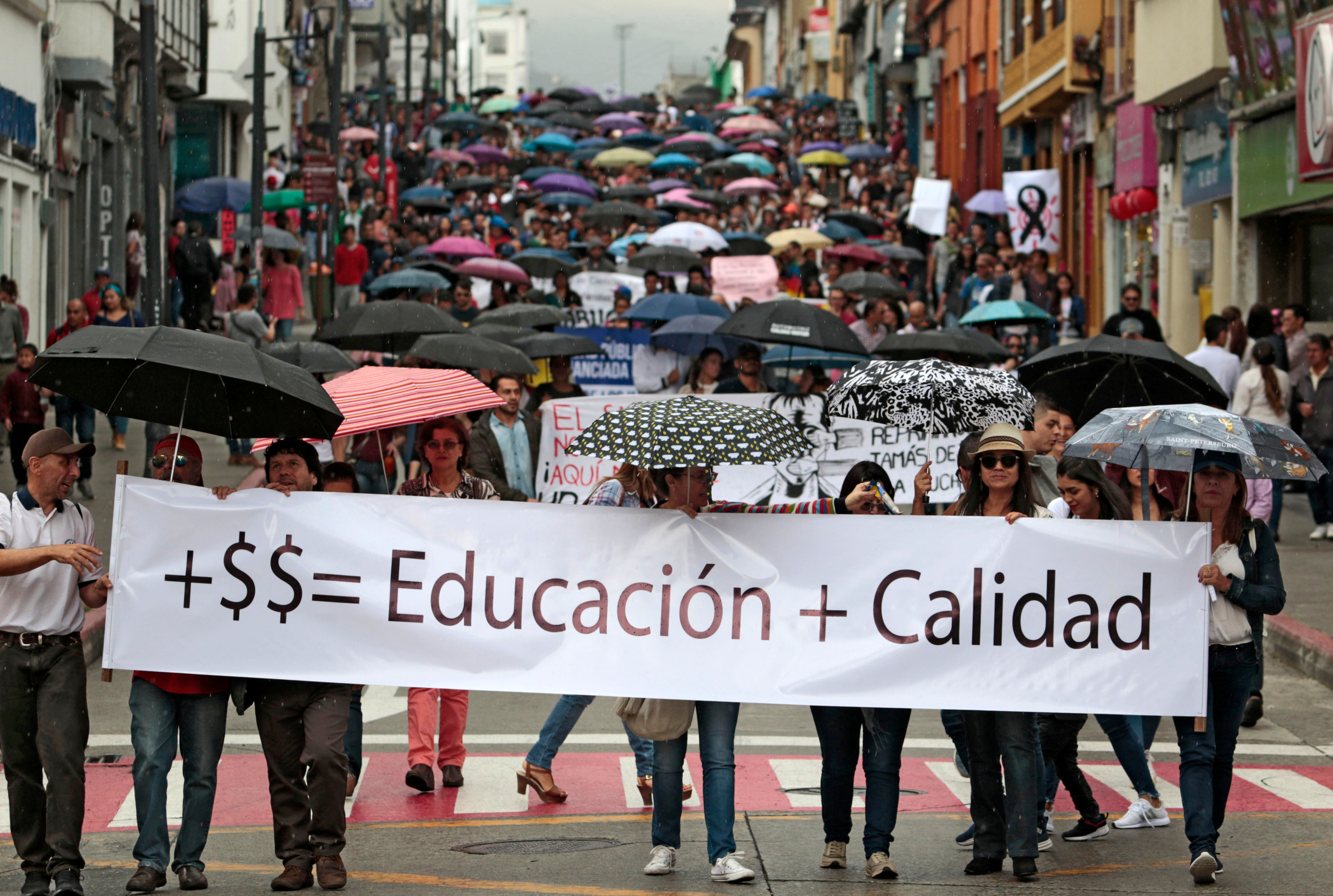 Marcha de los Doccentes de Caldas en Protesta Al Sistema Educate en 2019.